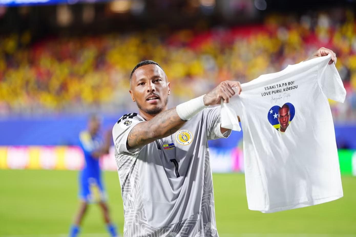 Thủ môn từng đối đầu Công Phượng, Quang Hải gây sốt World Cup - 9